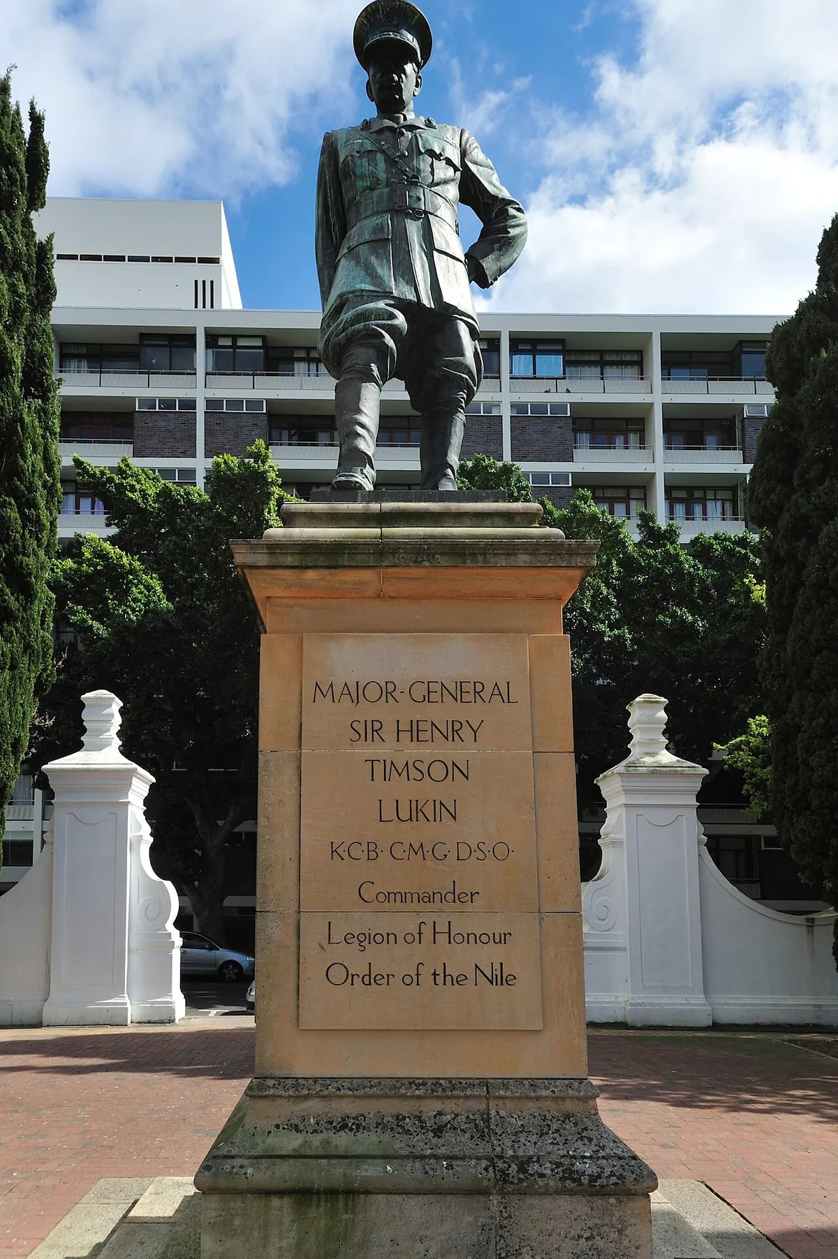 Statue of Sir Major General Sir Henry Timson Lukin