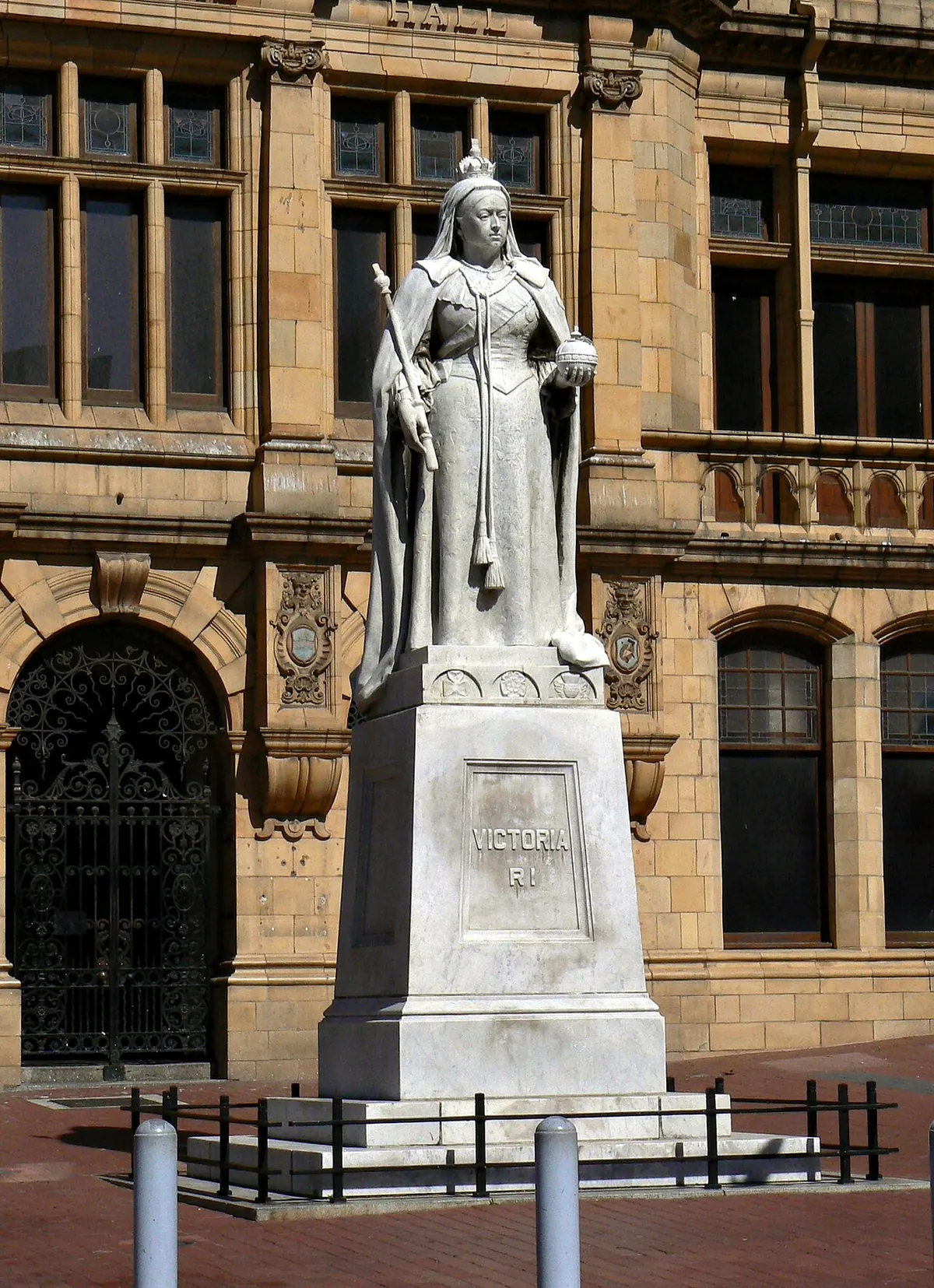 Queen Victoria Statue