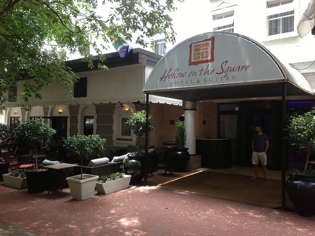 Circa Luxury Apartment Hotel On The Square